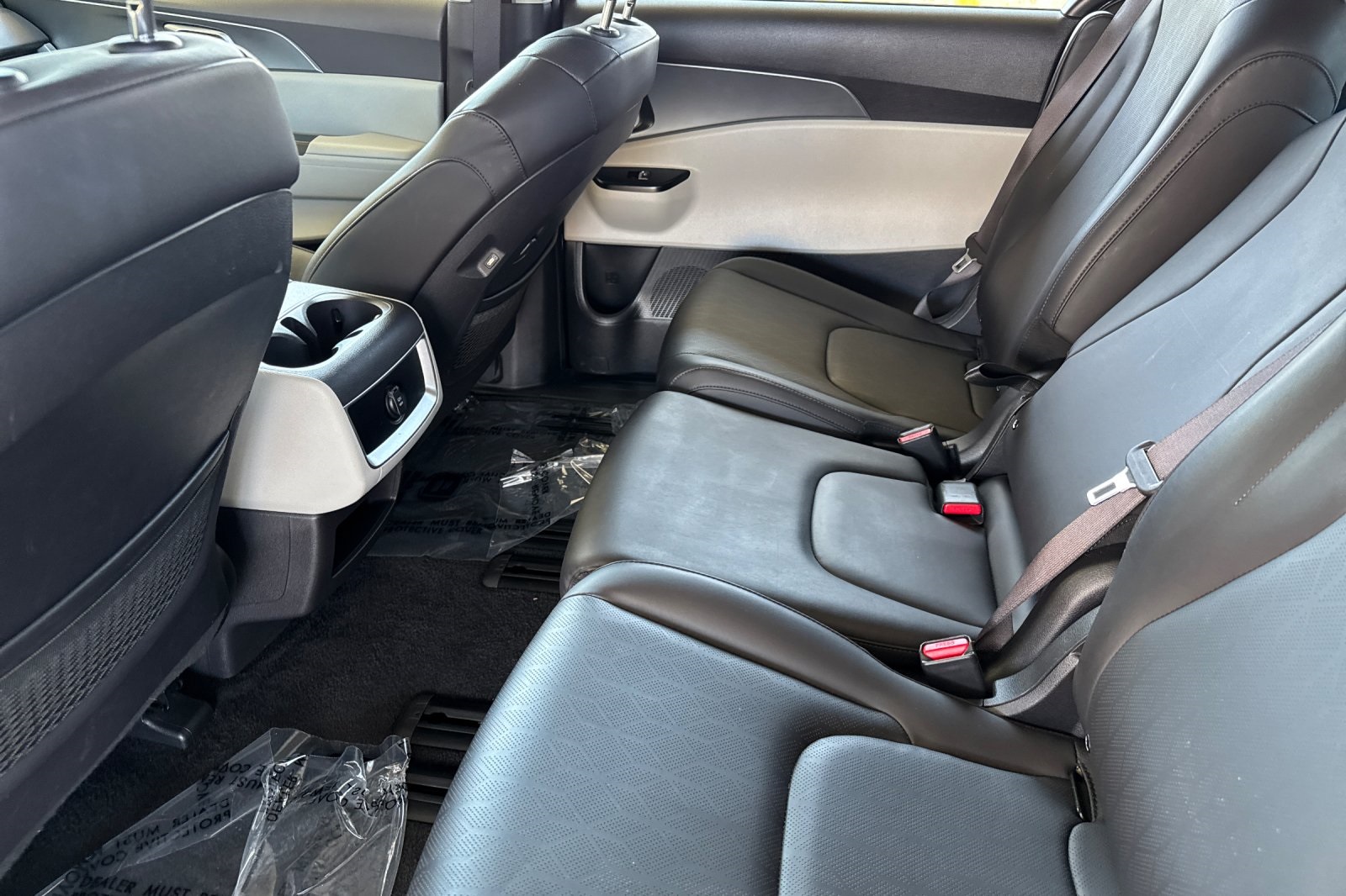 2024 Kia Carnival LX photo 10