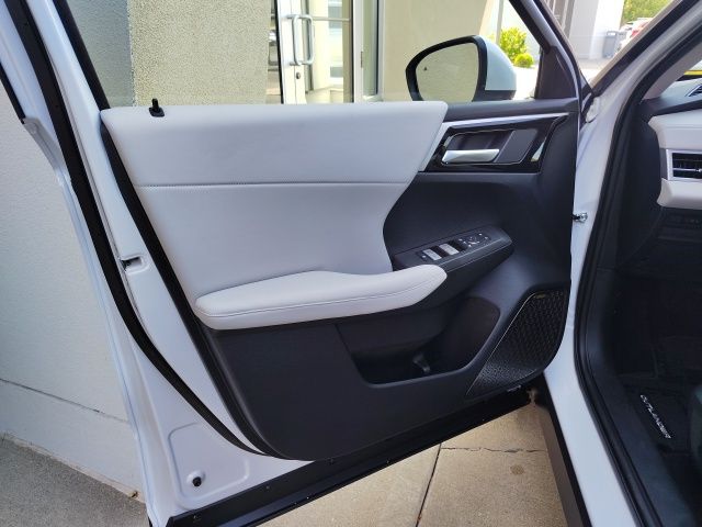 2025 Mitsubishi Outlander SE photo 7