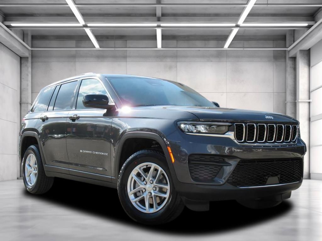 2025 Jeep Grand Cherokee Laredo's photo