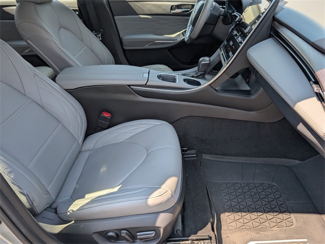 2021 Toyota Avalon Limited photo 24