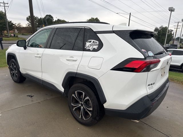 2019 Toyota RAV4 LE photo 2
