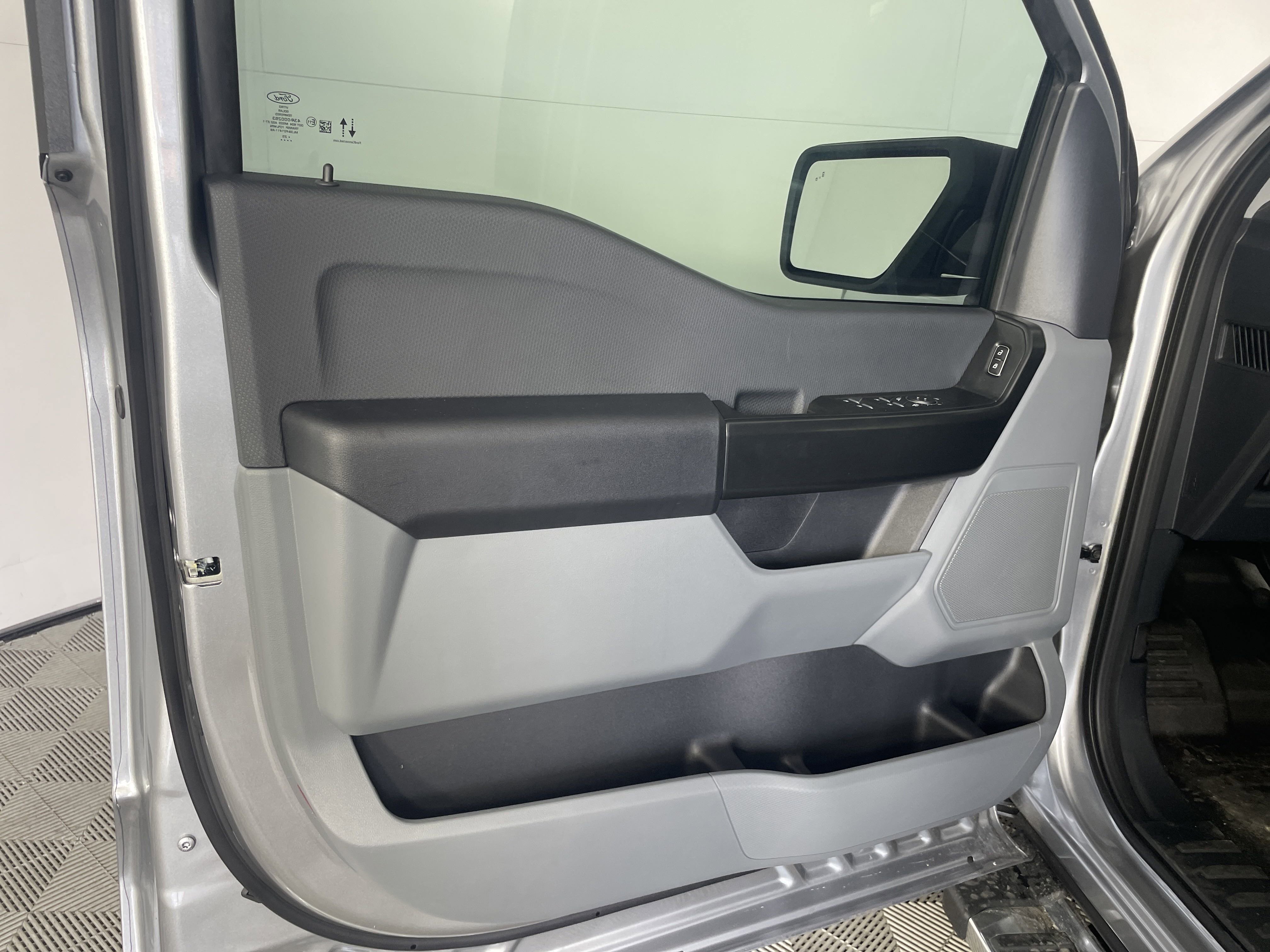 2025 Ford F-150 XL photo 6