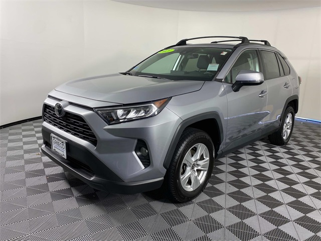 2021 Toyota RAV4 XLE photo 3