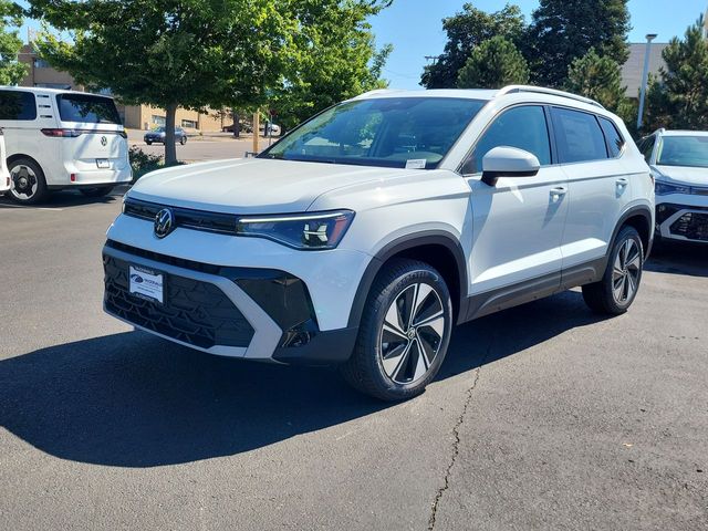 2025 Volkswagen Taos SE's photo