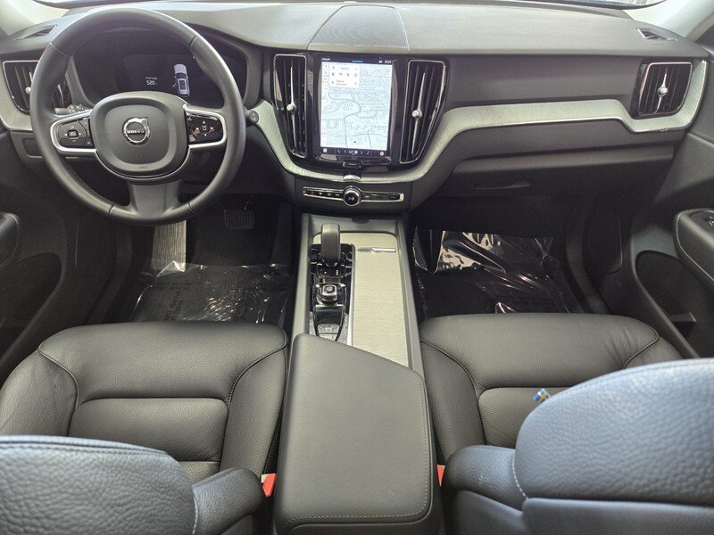 2025 Volvo XC60 B5 Plus photo 12