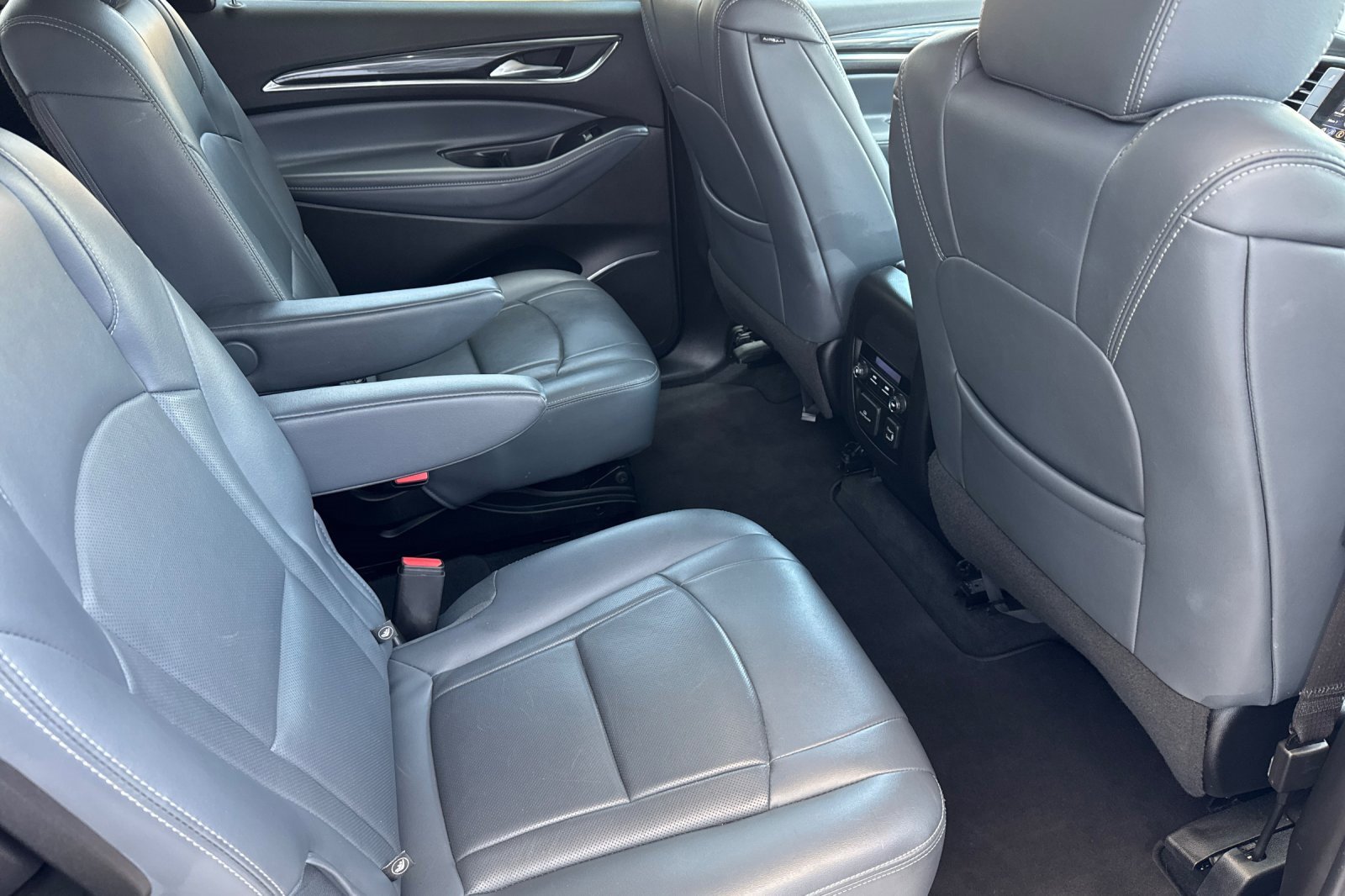 2021 Buick Enclave Essence photo 18