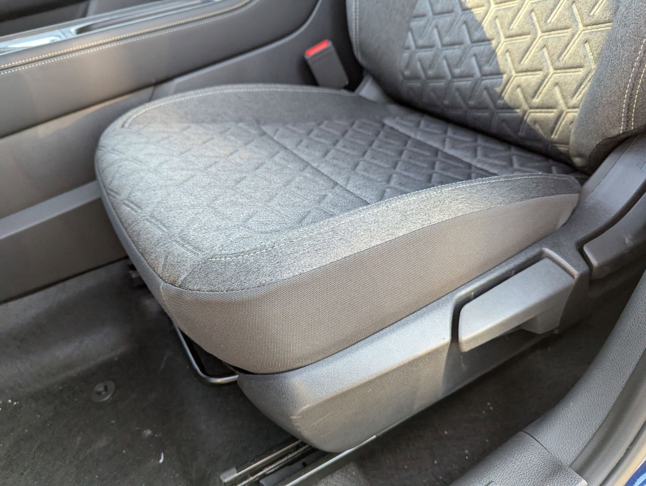 2025 Nissan Kicks SV photo 4