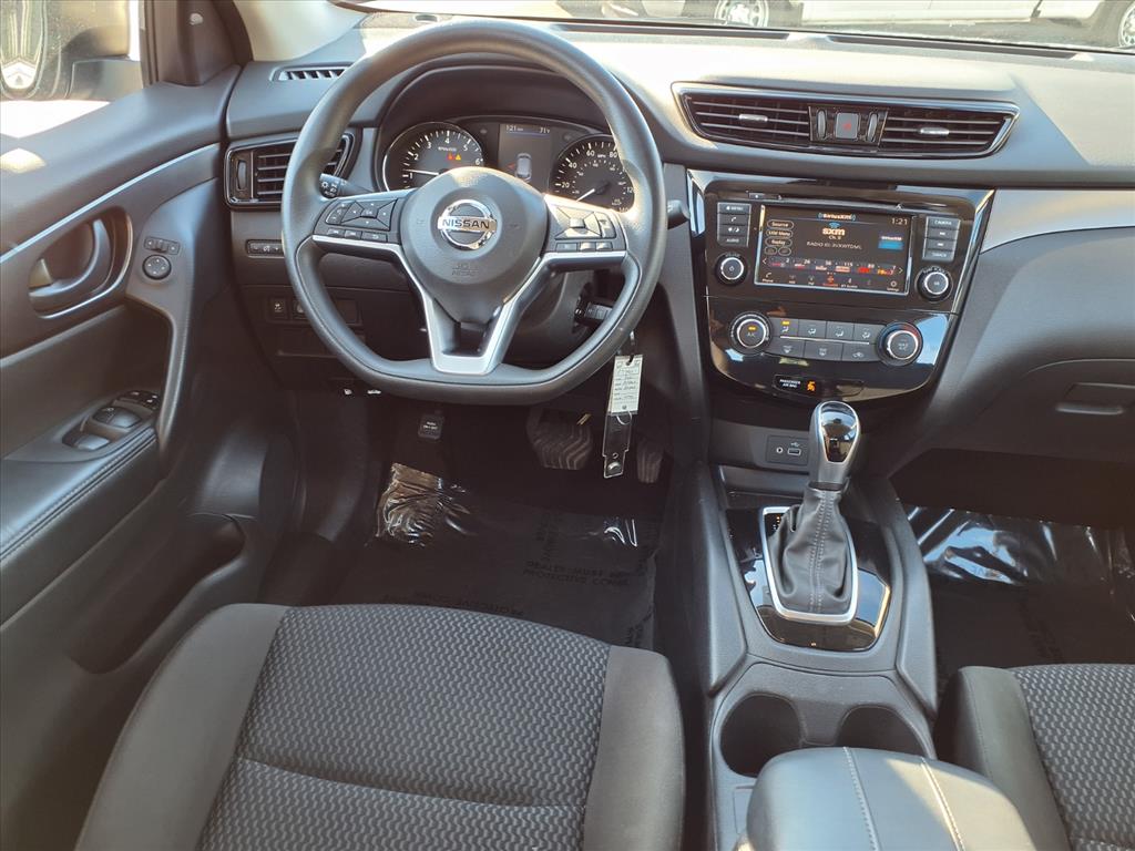 2021 Nissan Rogue Sport S photo 2