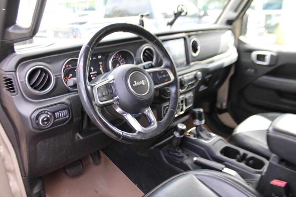 2020 Jeep Gladiator Overland photo 2