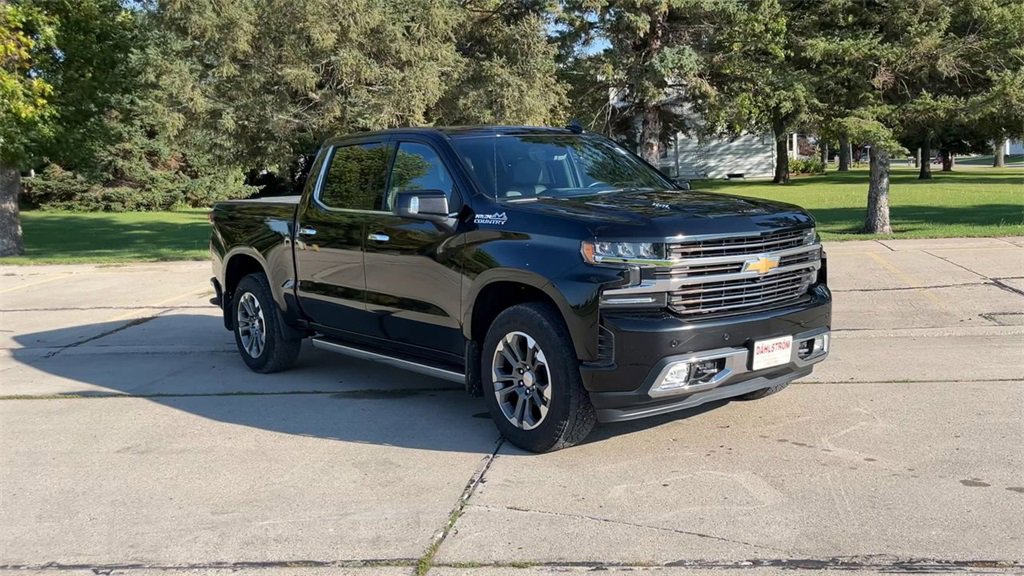 Used 2020 Chevrolet Silverado 1500 High Country with VIN 1GCUYHEL3LZ120631 for sale in Oslo, Minnesota