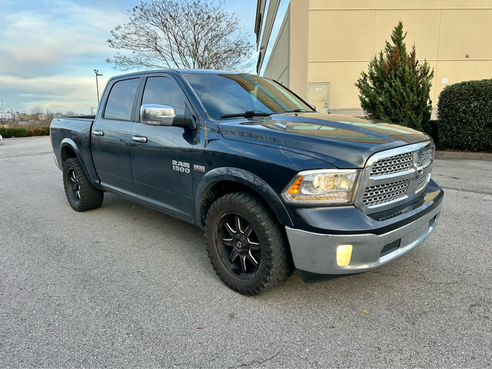 2018 Ram 1500 Laramie photo 2