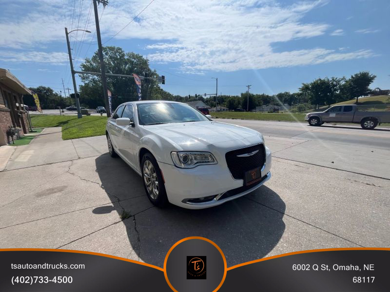 2016 Chrysler 300 Limited photo 3