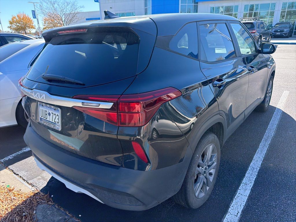 2022 Kia Seltos LX photo 2