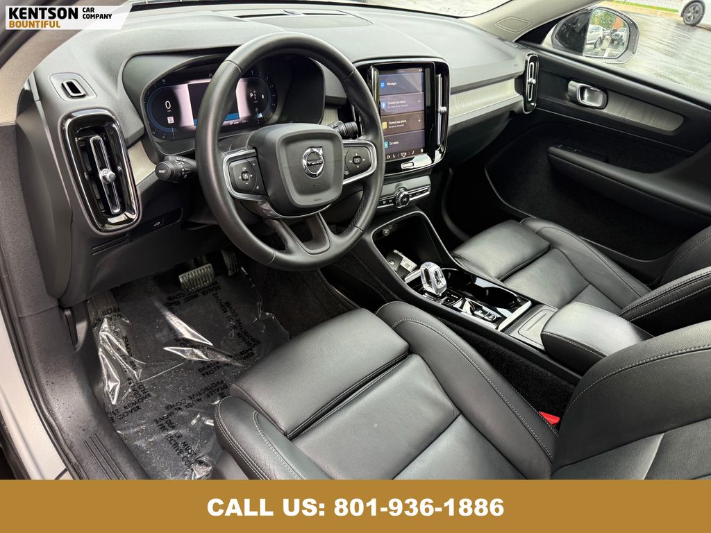 2025 Volvo XC40 Plus photo 30