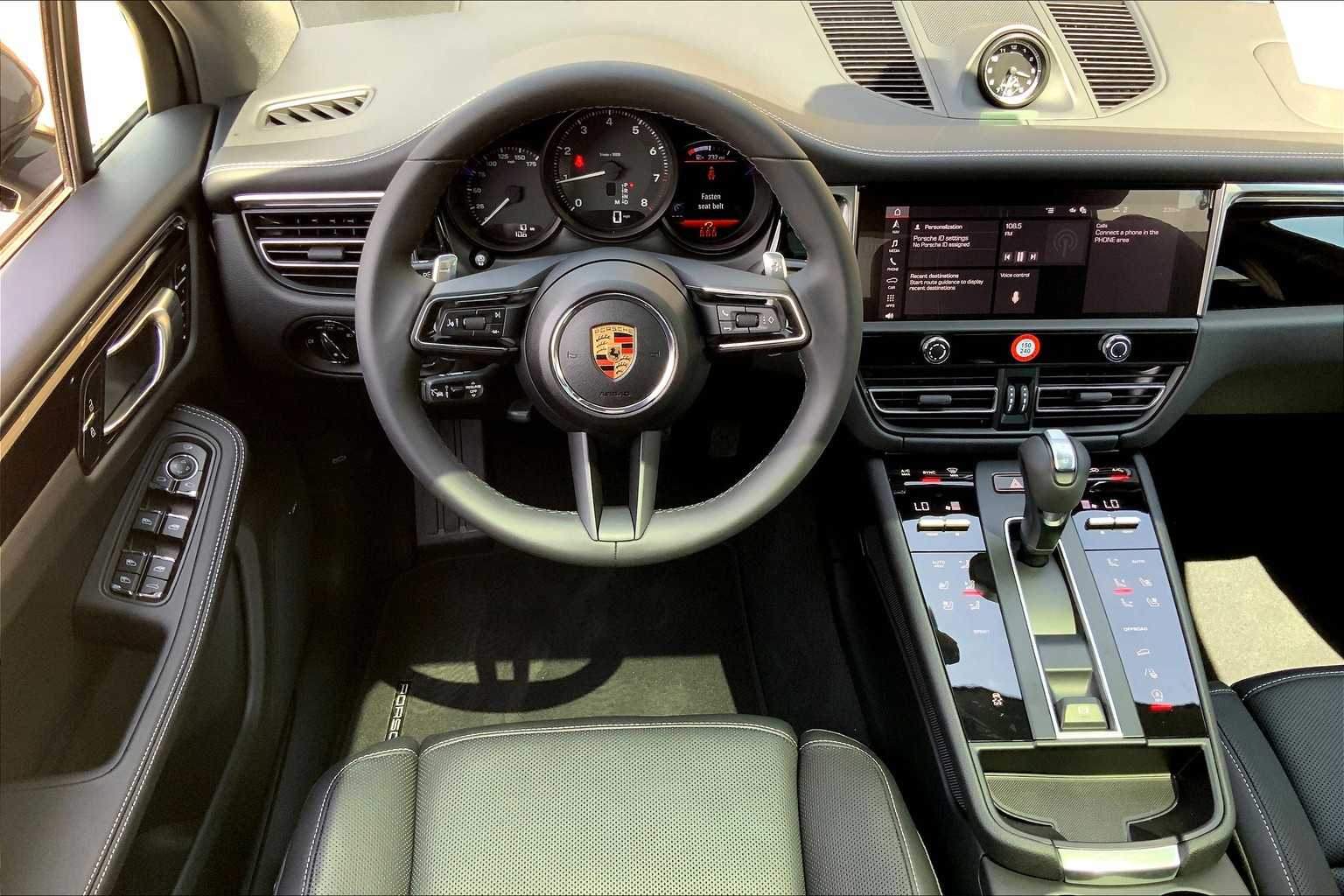 2025 Porsche Macan S photo 15