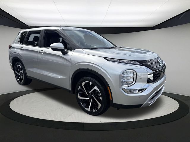 2024 Mitsubishi Outlander SE Black Edition photo 2