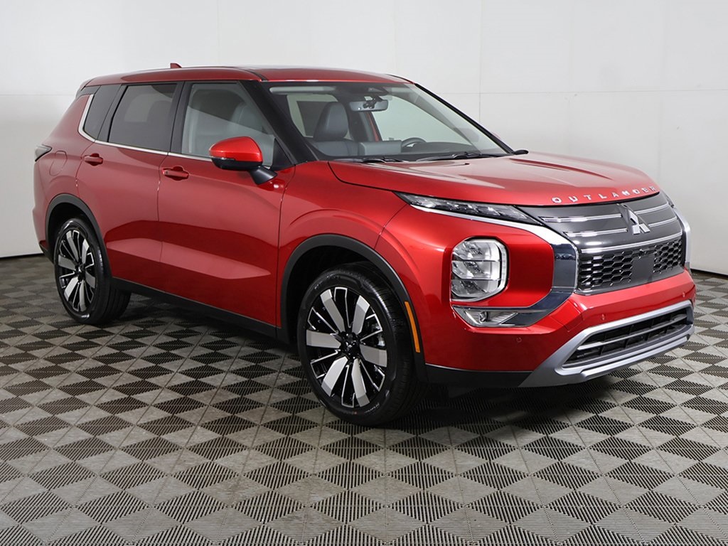 2025 Mitsubishi Outlander SE photo 2