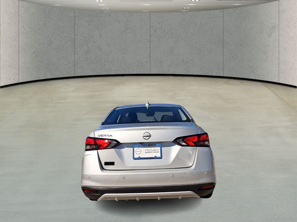 2025 Nissan Versa SV photo 4