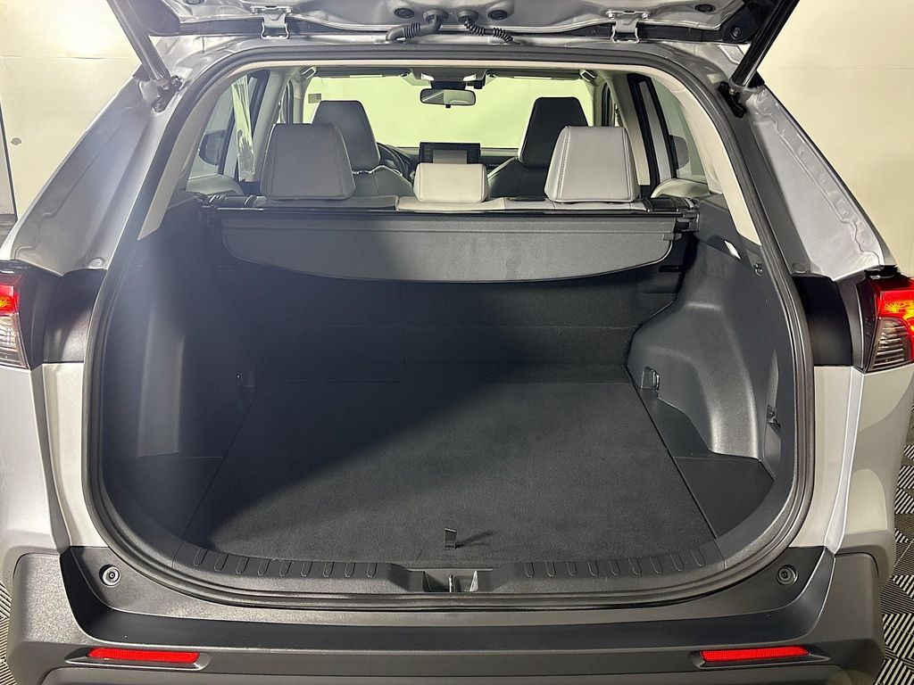 2022 Toyota RAV4 Hybrid XLE Premium photo 19