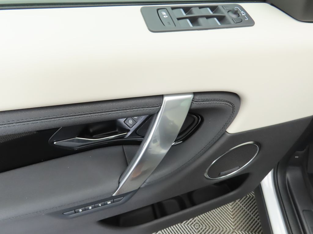 2025 Land Rover Discovery Sport S photo 22