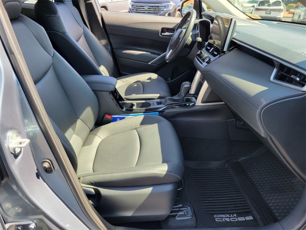 2023 Toyota Corolla Cross XLE photo 15