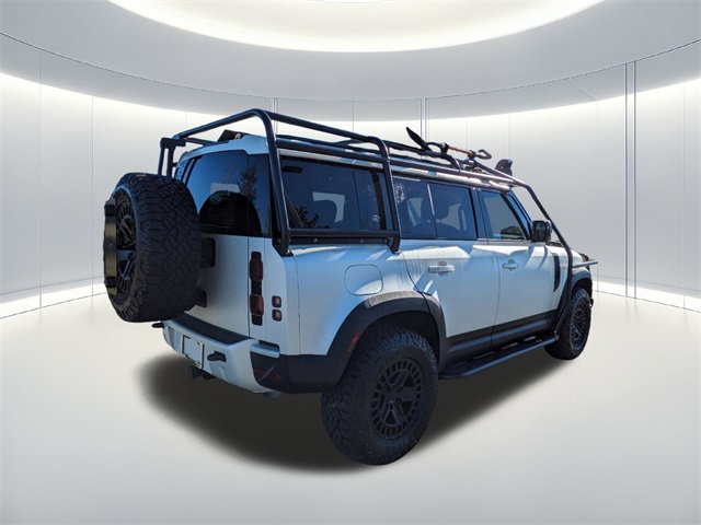 2024 Land Rover Defender 110 S photo 2