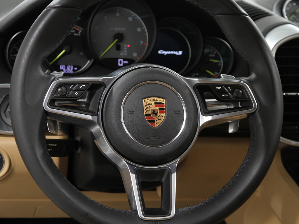 2018 Porsche Cayenne Platinum Edition photo 4