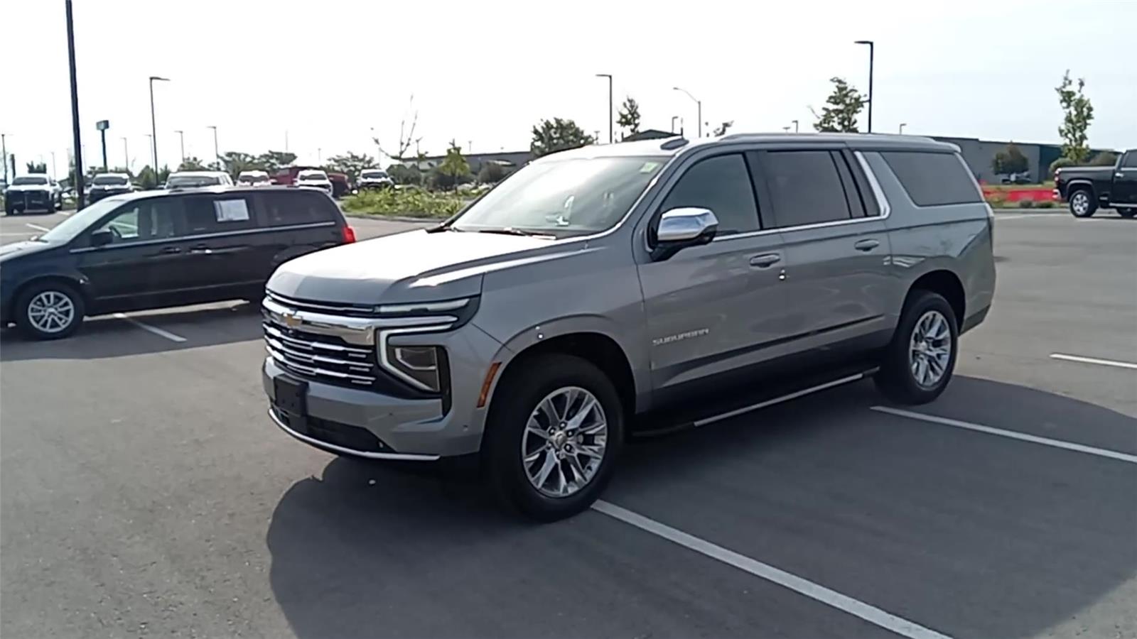 2025 Chevrolet Suburban Premier photo 3