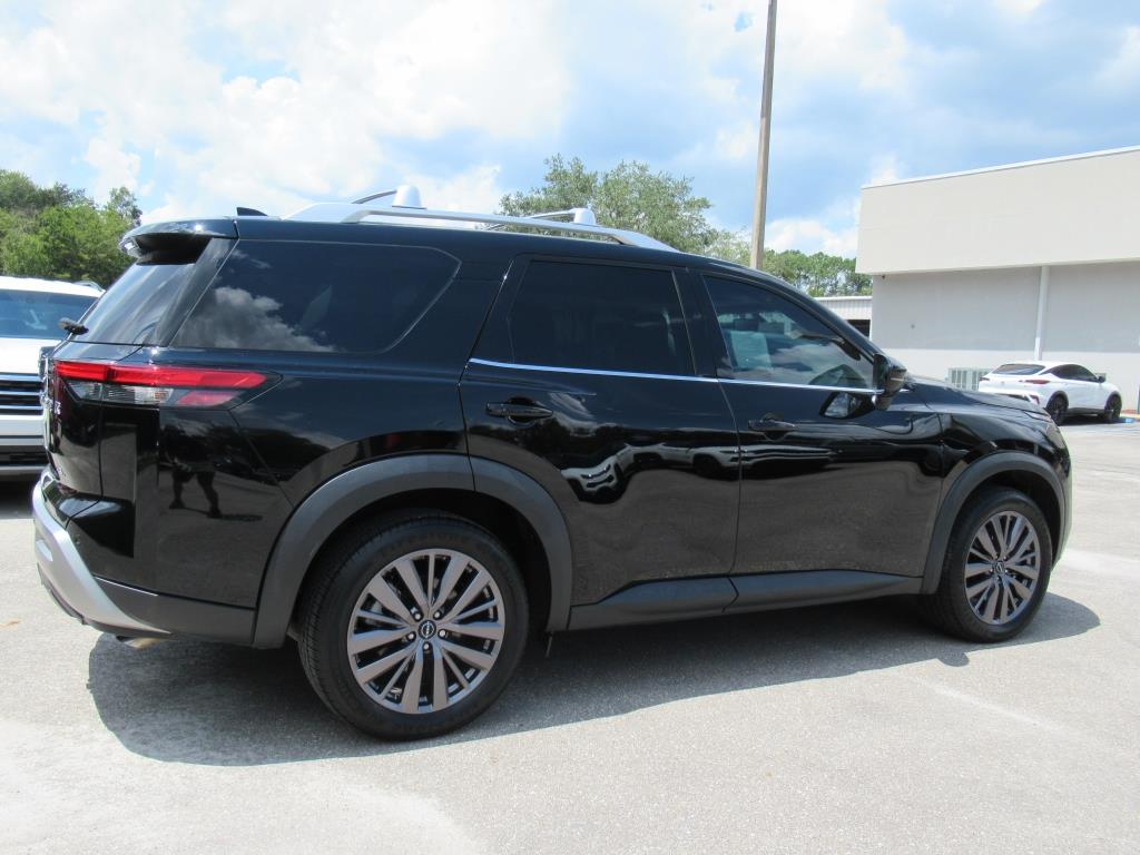 2023 Nissan Pathfinder SL photo 6