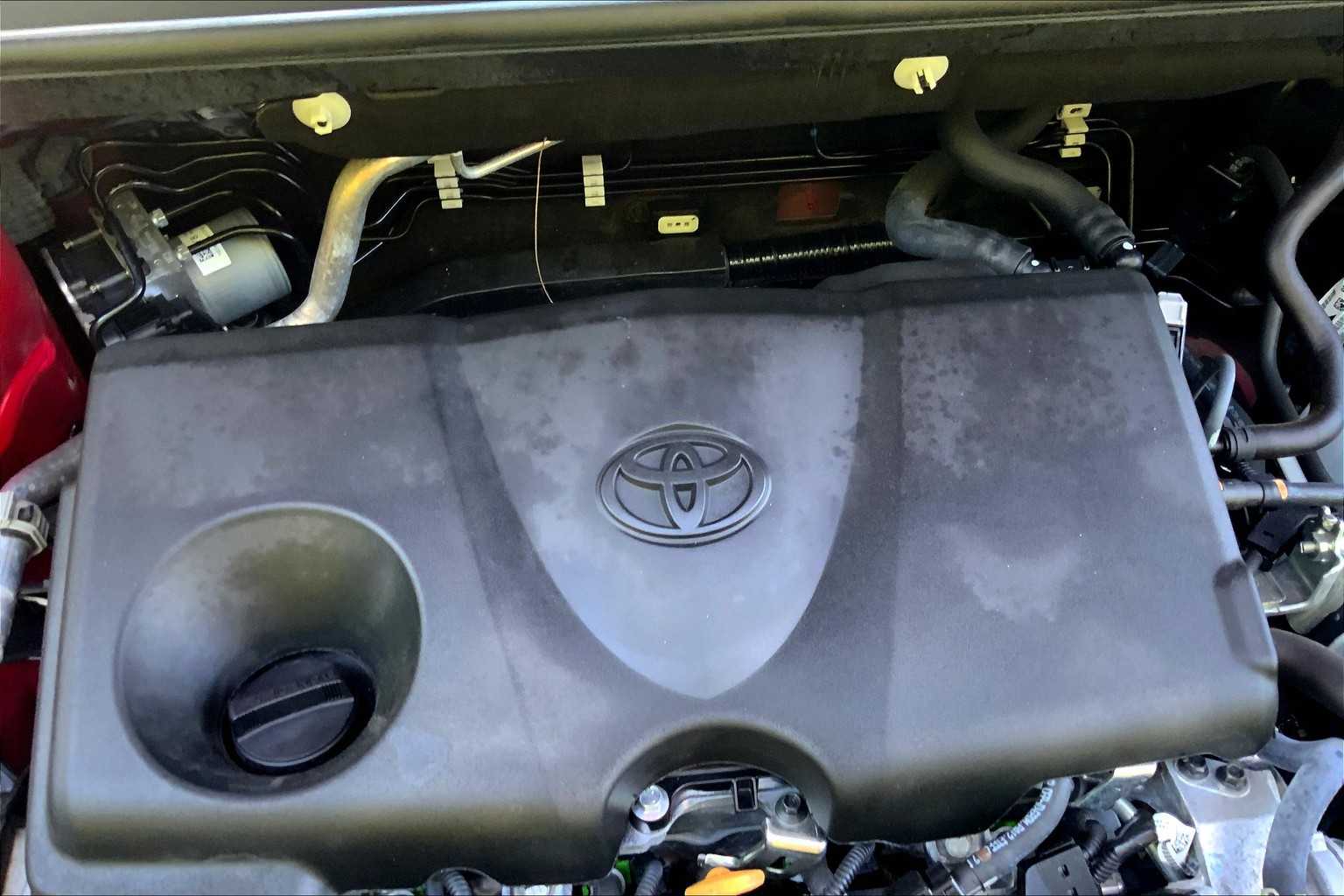 2023 Toyota RAV4 XLE photo 28