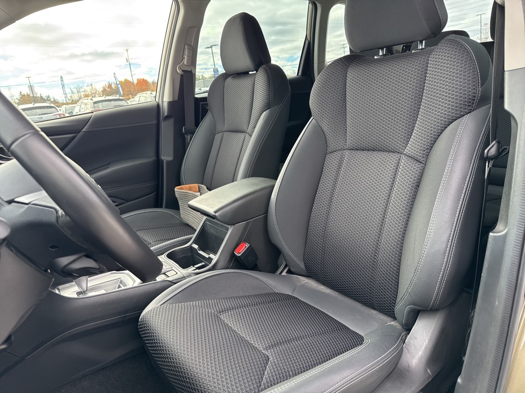 2023 Subaru Forester Premium photo 4