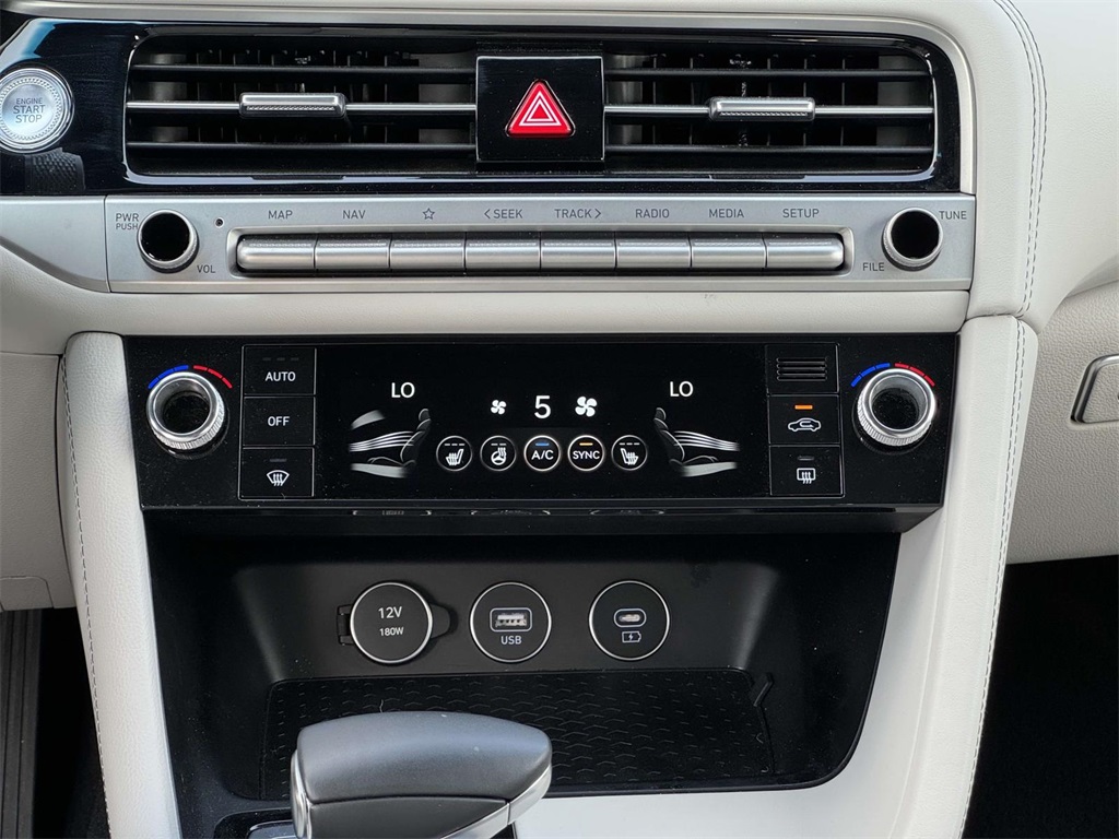 2025 Genesis G70 2.5T photo 19