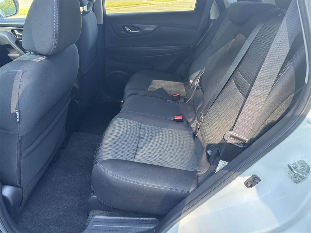 2018 Nissan Rogue SV photo 11