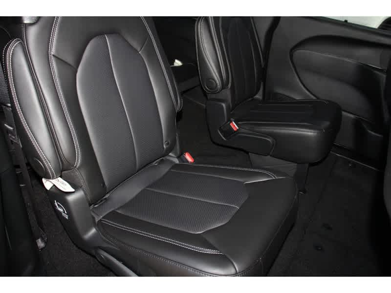 2025 Chrysler Pacifica photo 22