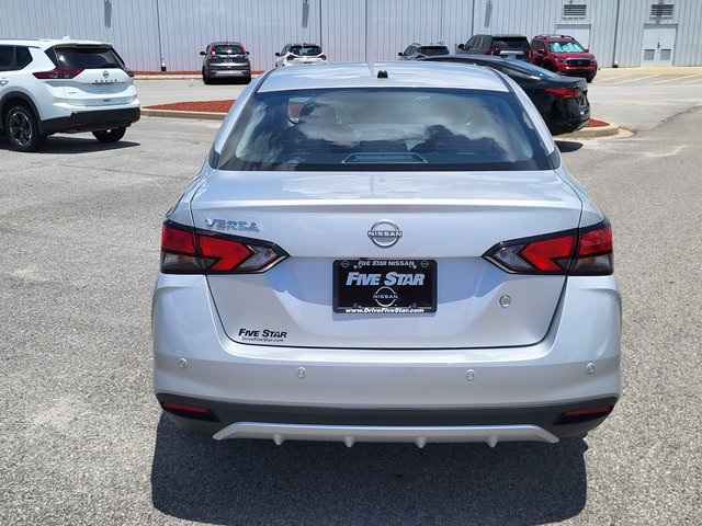 2025 Nissan Versa 1.6 S photo 3