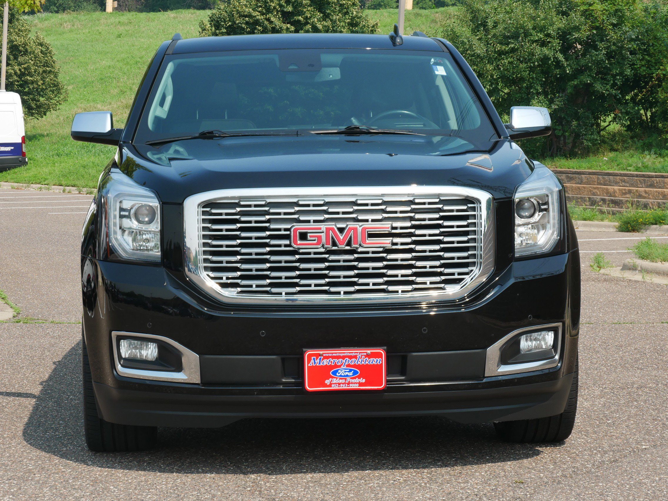 Used 2020 GMC Yukon Denali with VIN 1GKS2CKJ8LR250827 for sale in Eden Prairie, Minnesota