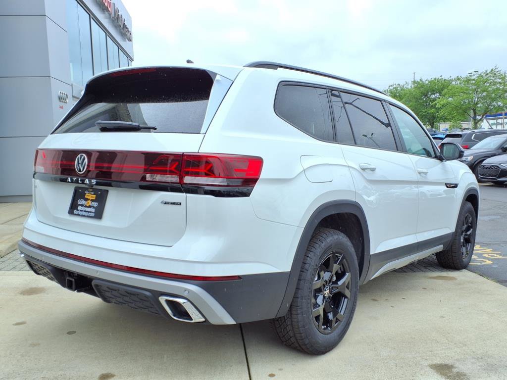 2025 Volkswagen Atlas Peak Edition SE photo 10