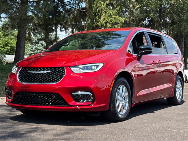 2026 Chrysler Pacifica photo 5