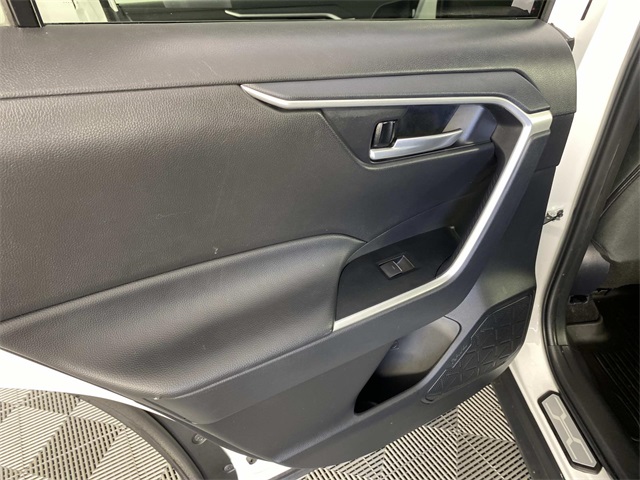 2024 Toyota RAV4 Hybrid XLE photo 25