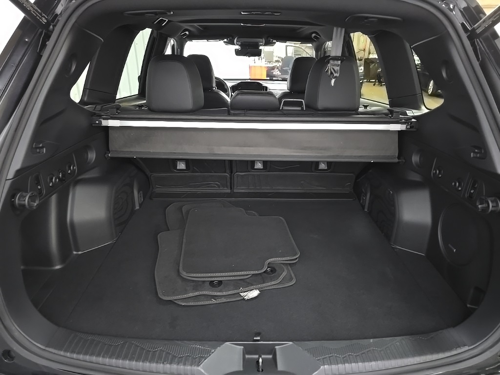 2025 Subaru Forester Touring photo 11