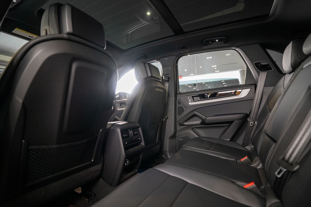 2025 Porsche Cayenne photo 15