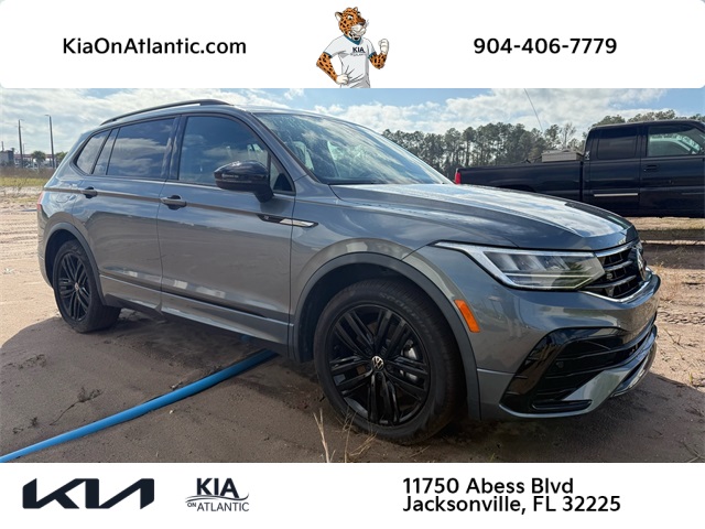 2022 Volkswagen Tiguan SE R-LINE BLACK's photo