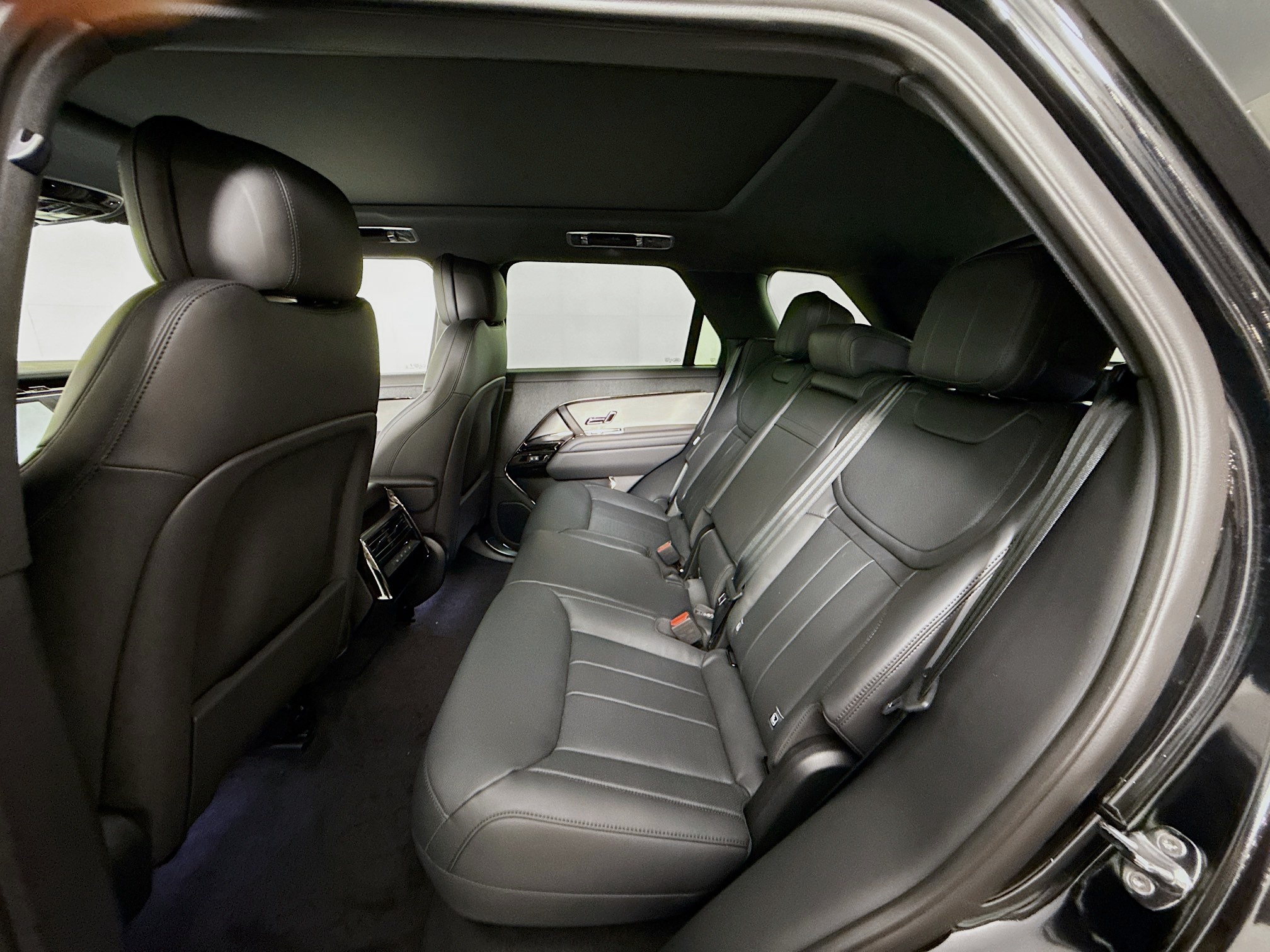 2025 Land Rover Range Rover Sport SE photo 14