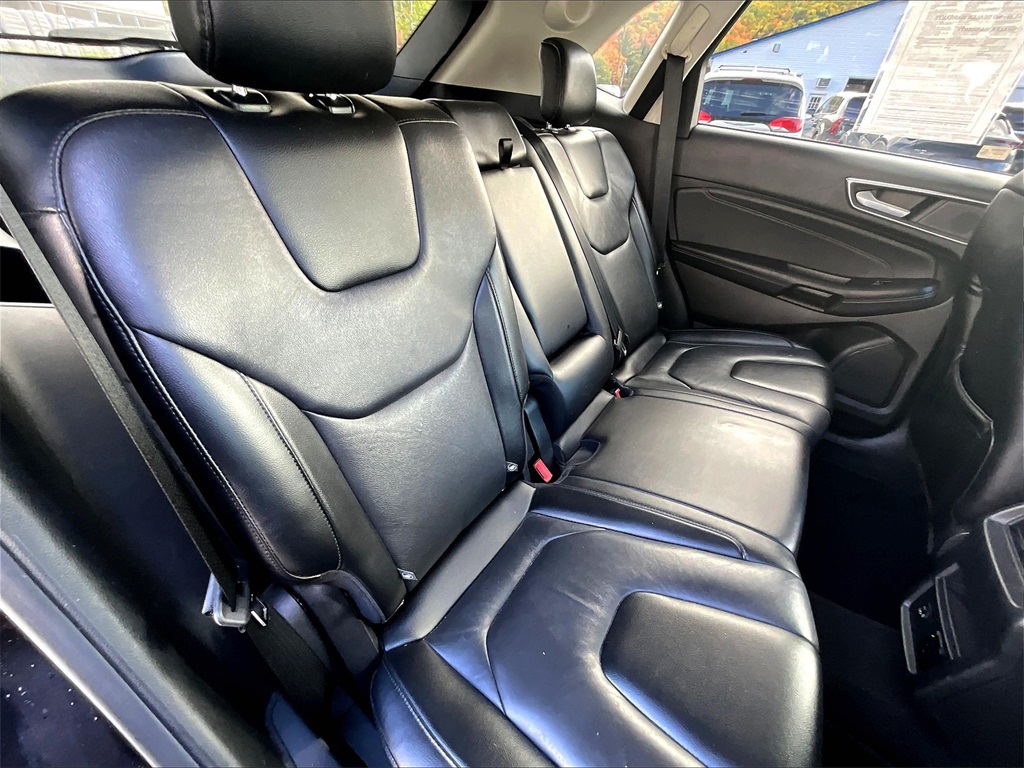 2022 Ford Edge Titanium photo 16