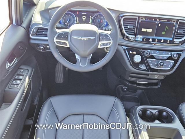 2026 Chrysler Pacifica photo 4