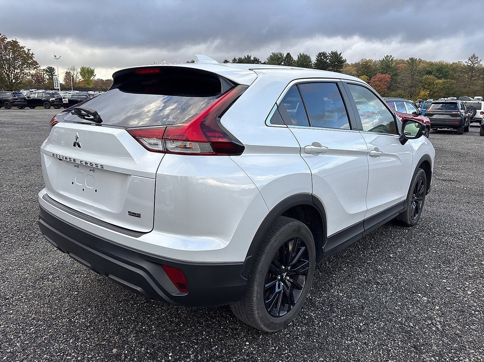 2023 Mitsubishi Eclipse Cross LE photo 2