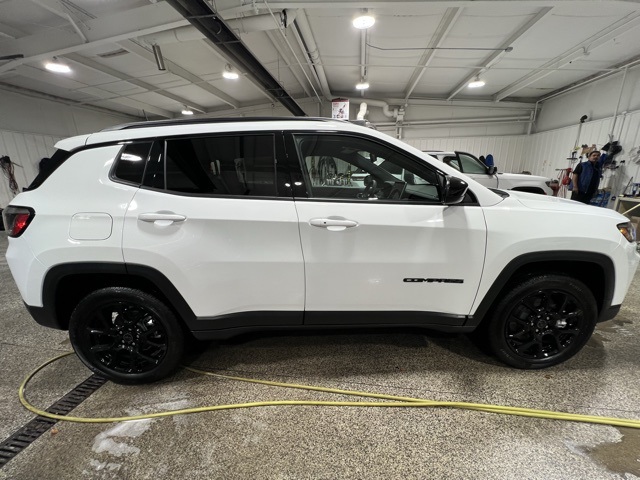 2026 Jeep Compass Latitude Altitude photo 2