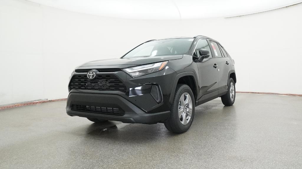 2025 Toyota RAV4 XLE photo 2