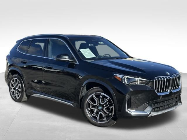 2025 BMW X1 28i's photo
