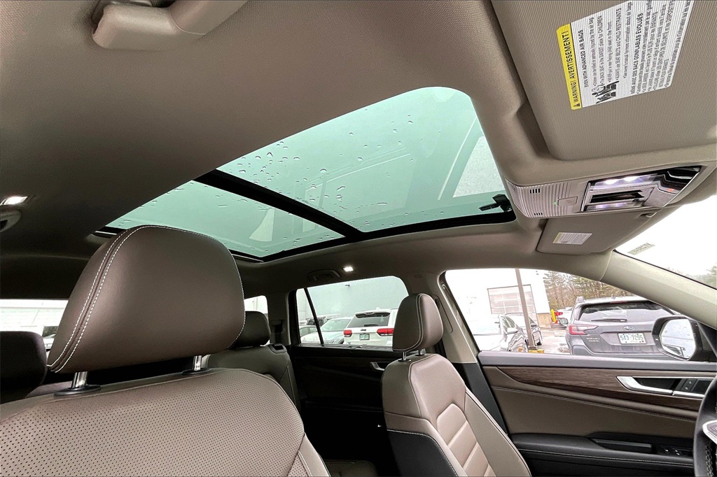 2025 Volkswagen Atlas SEL photo 16